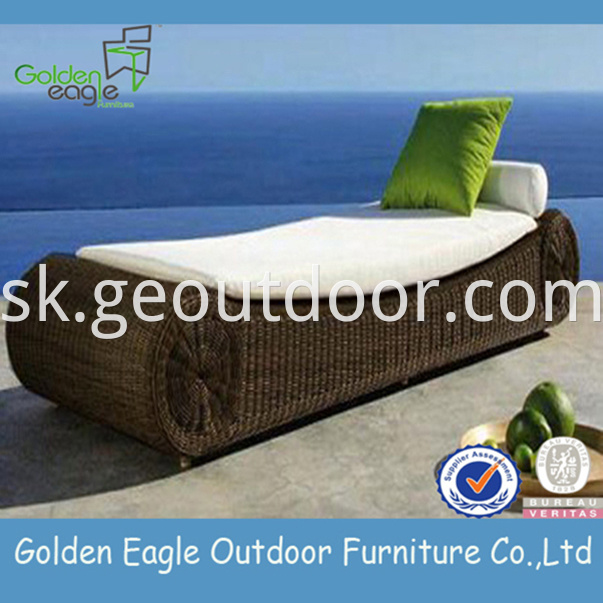 outdoor wicker chaise lounge